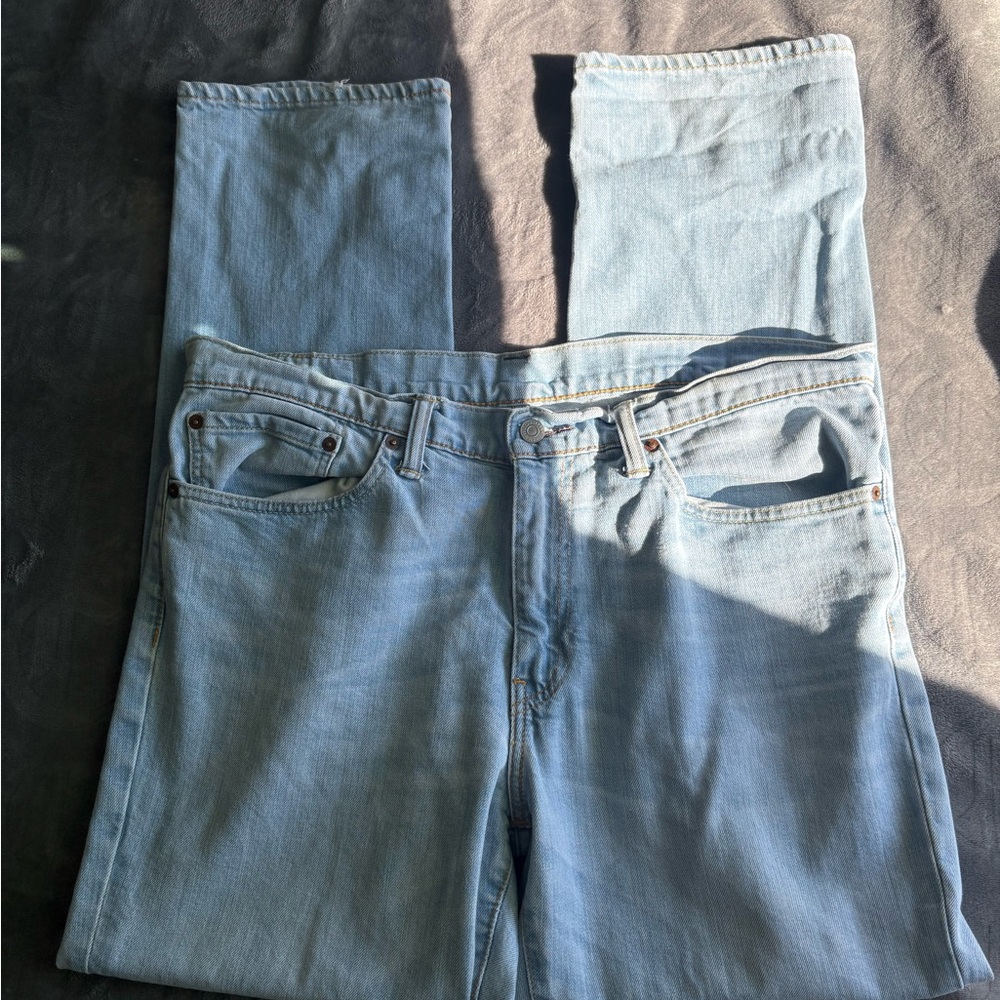 Light Wash Levi’s Blue Jeans
